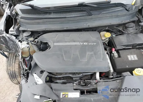 2015 Jeep Cherokee Latitude z USA, uszkodzony, nr VIN 1C4PJMCS8FW749800